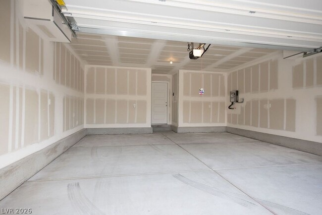 Building Photo - 482 Golden Myna Ave