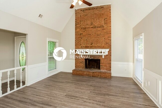 Building Photo - 5 Bedroom Pet-Friendly Home in Memphis, TN with Main Street Renewal