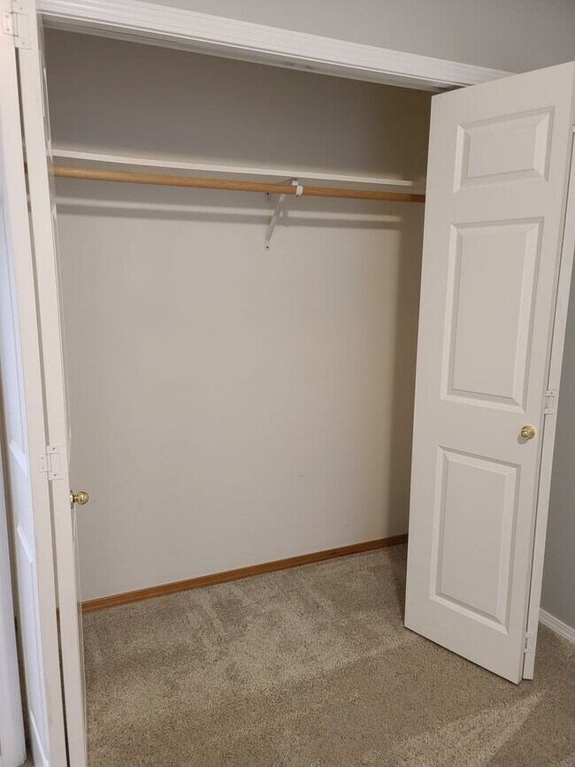 Building Photo - 2056 Doe Dr