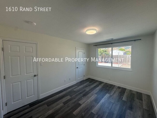 Building Photo - 1610 Rand St