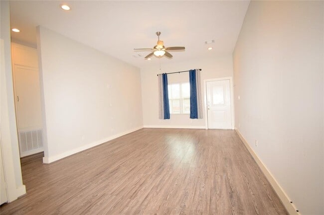 Building Photo - 3241 Dixie Dr