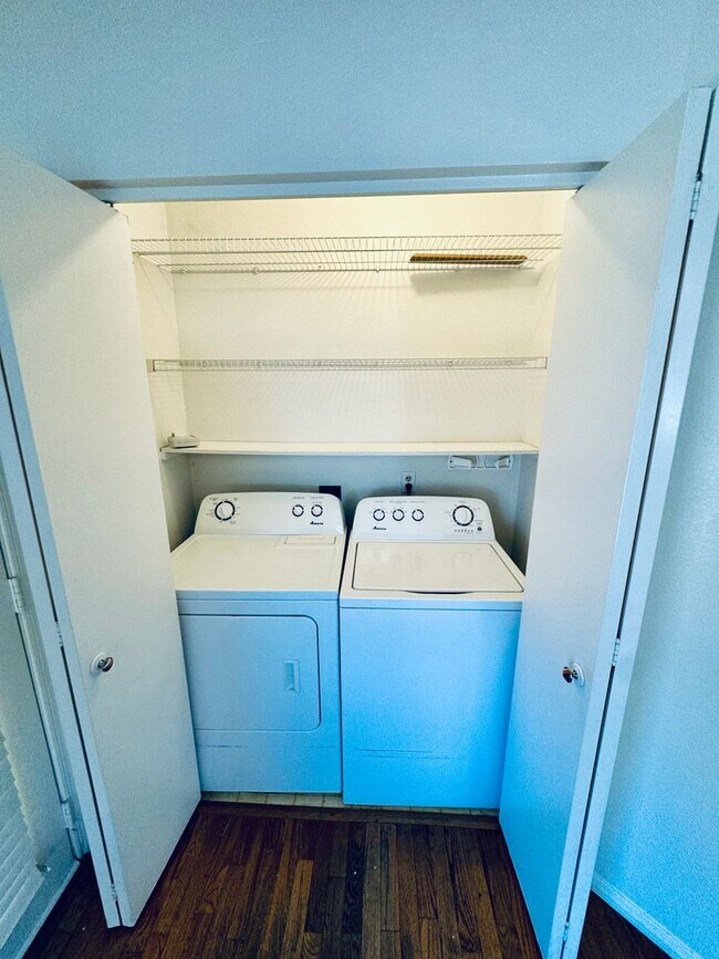 Building Photo - Beautiful Corner Lot Home in Stone Creek!