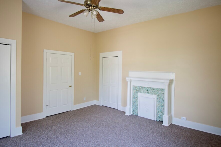Bedroom 3 - Closet &amp; Door to Hallway - 918 Gratz Street, Unit #2