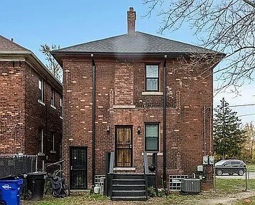 Back view - 613 Belmont St