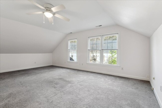 Building Photo - Kingsmill Gem