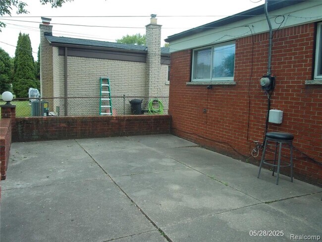 Building Photo - 36890 Weber Dr
