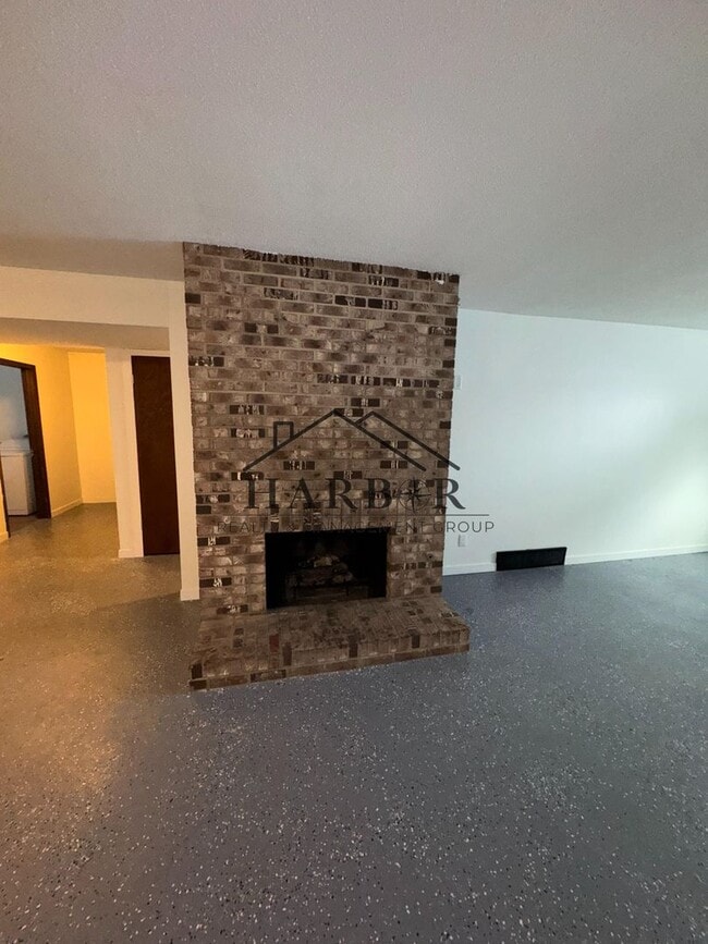 Building Photo - 823-6 Doran Drive Boone, IA Renovated - SP...