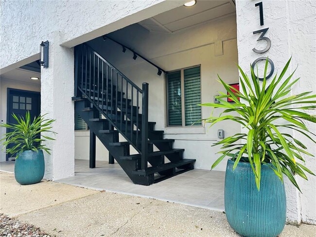 Building Photo - 1304 E Gore St