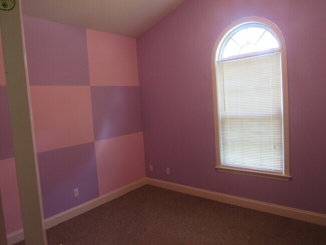 Building Photo - 28 Azalea Ave