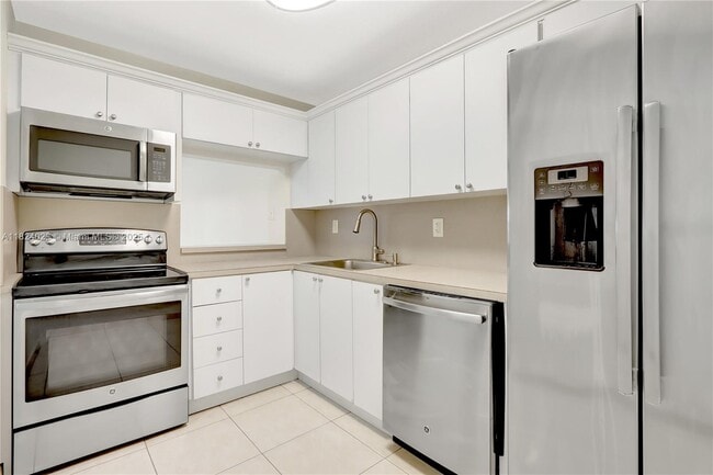 Building Photo - 7900 Camino Cir