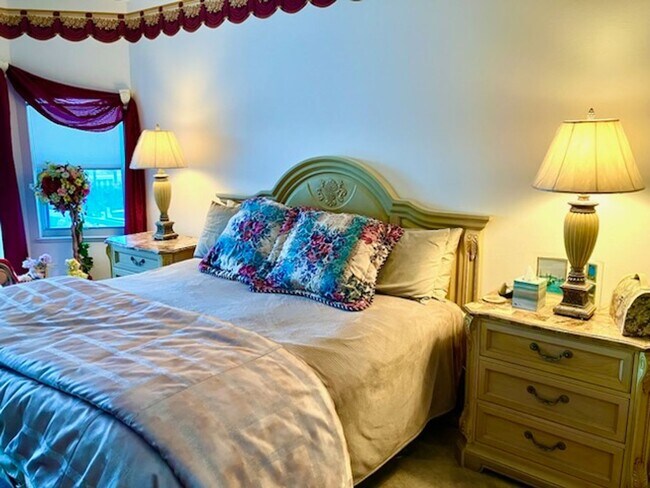 Building Photo - Home