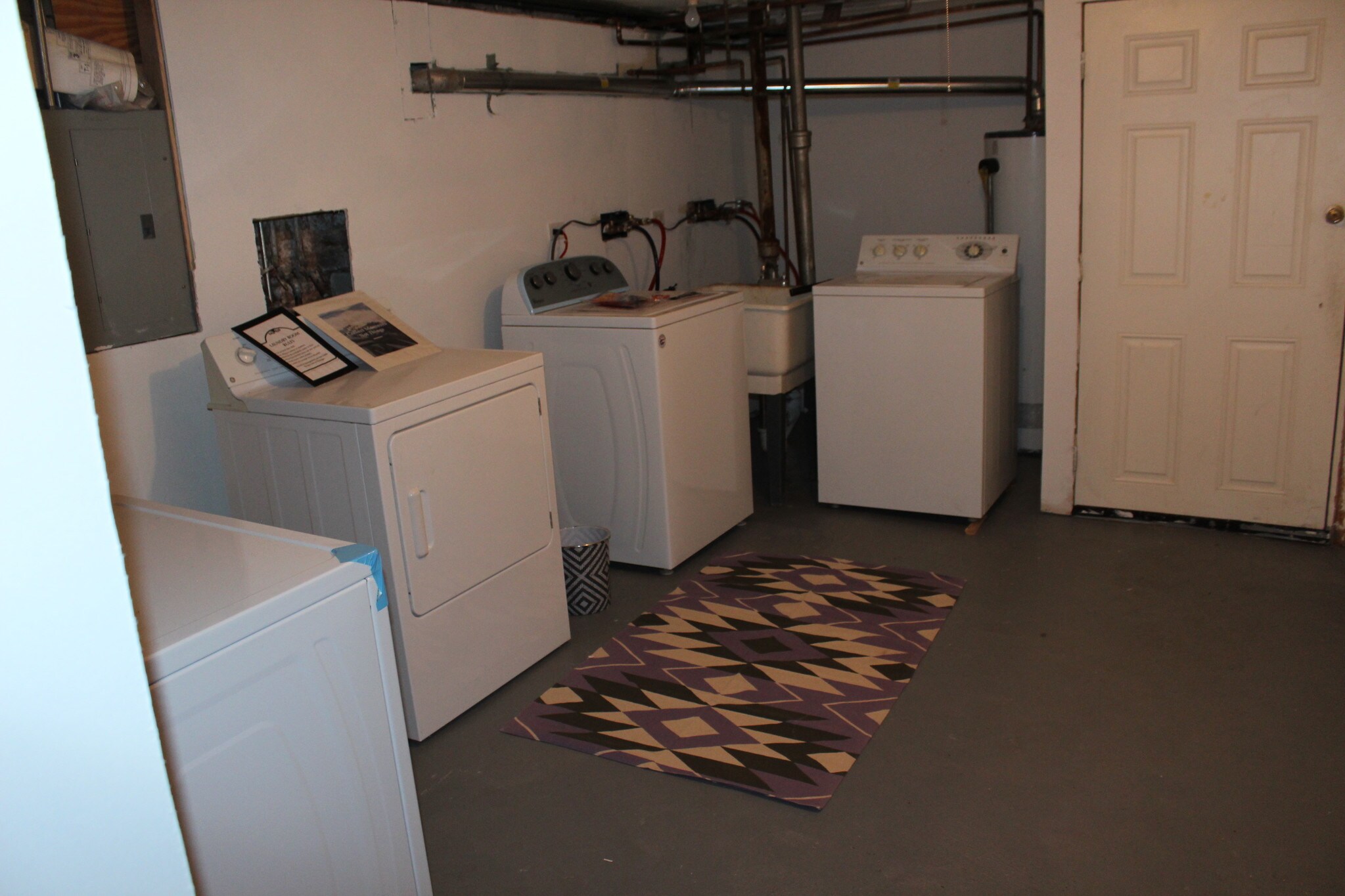 Laundry - 3316 W Hutchinson St