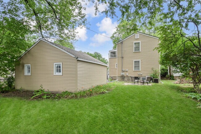 Building Photo - 536 S Main St