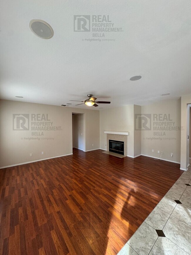 Building Photo - Spacious & Stylish 5-Bed, 3-Bath Home in Prime Murrieta Location