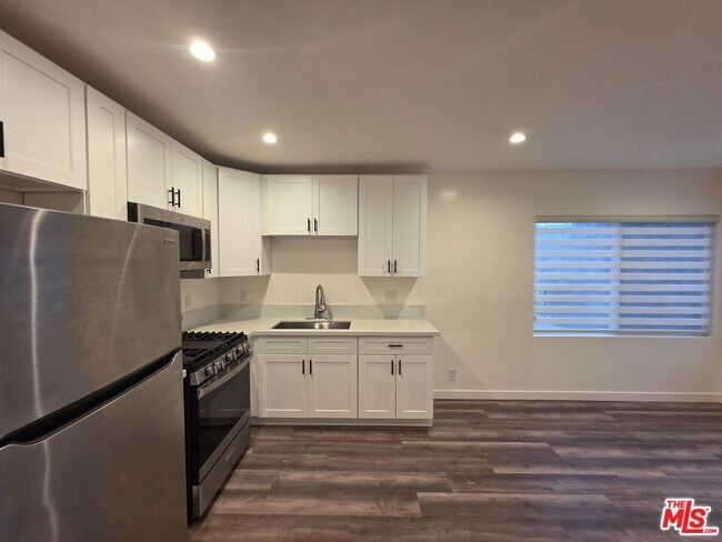 Building Photo - 2012 S Holt Ave