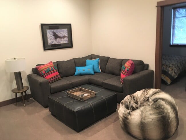 Building Photo - 635 Clermont Cir