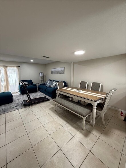 Building Photo - 10053 Lake Oak Cir