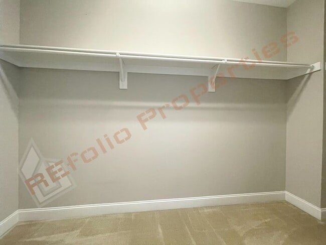 Building Photo - Beautiful 3 Bedroom Townhome with 3rd Floo...