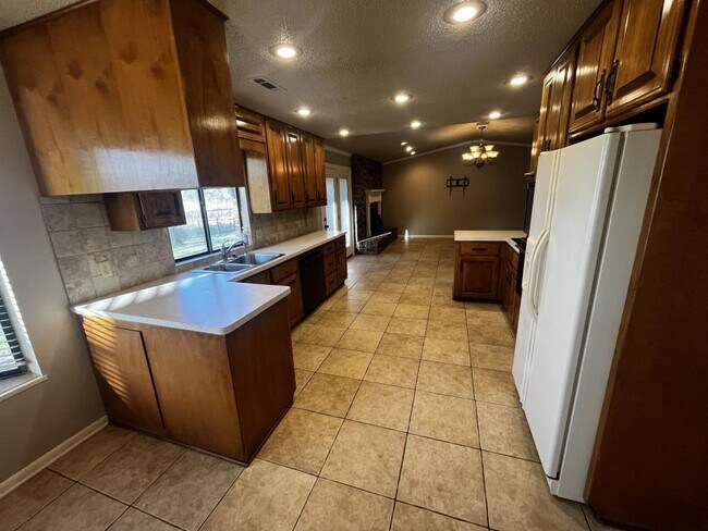 Building Photo - 19245 Tuttle Rd