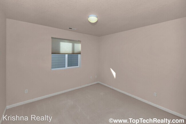 Building Photo - 4 br, 2.5 bath House - 15955 SW Towhee Ln