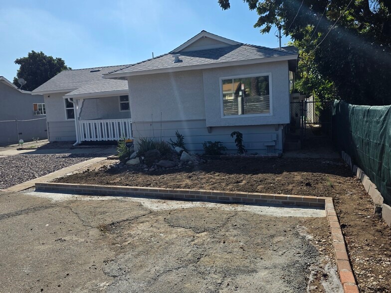 Building Photo - 15360 Saticoy St