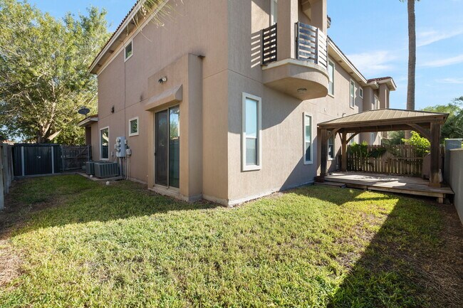 Building Photo - 1304 E Pineridge Ave