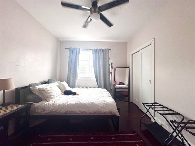 Building Photo - 1834 Beacon St