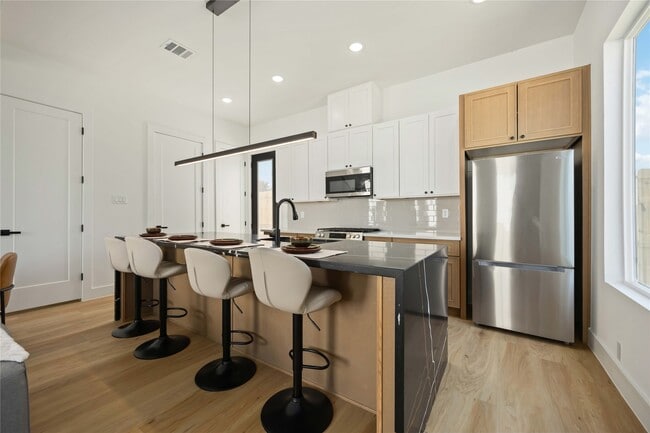 Building Photo - 4202 Kewanee St