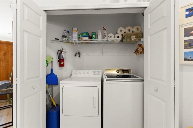 Building Photo - 6758 Fairview Terrace