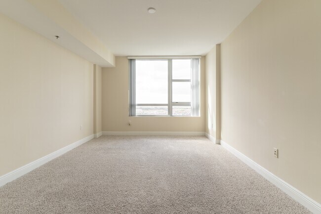 Building Photo - 2641 N Flamingo Rd