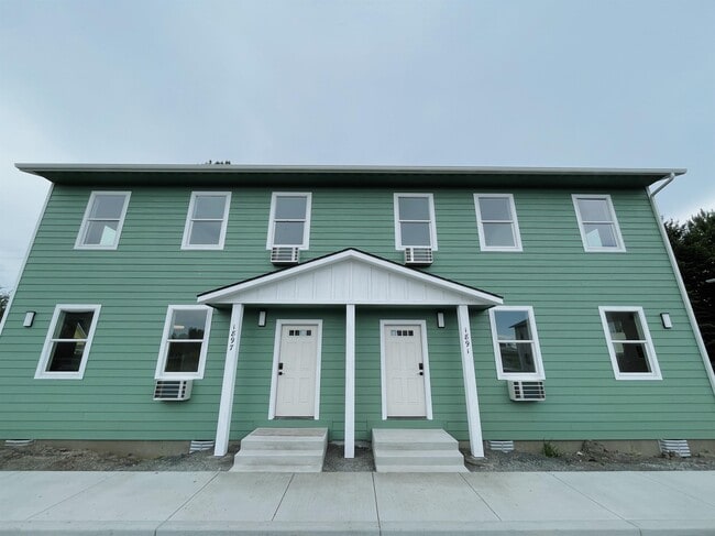 Primary Photo - 1881 E F St