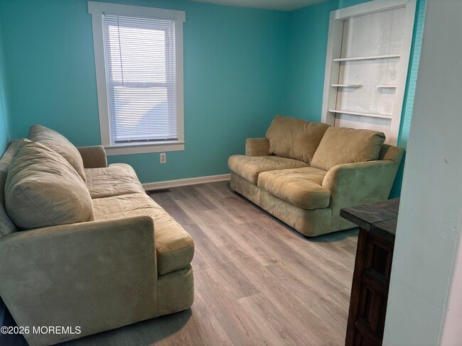 Building Photo - 410 Brinley Ave