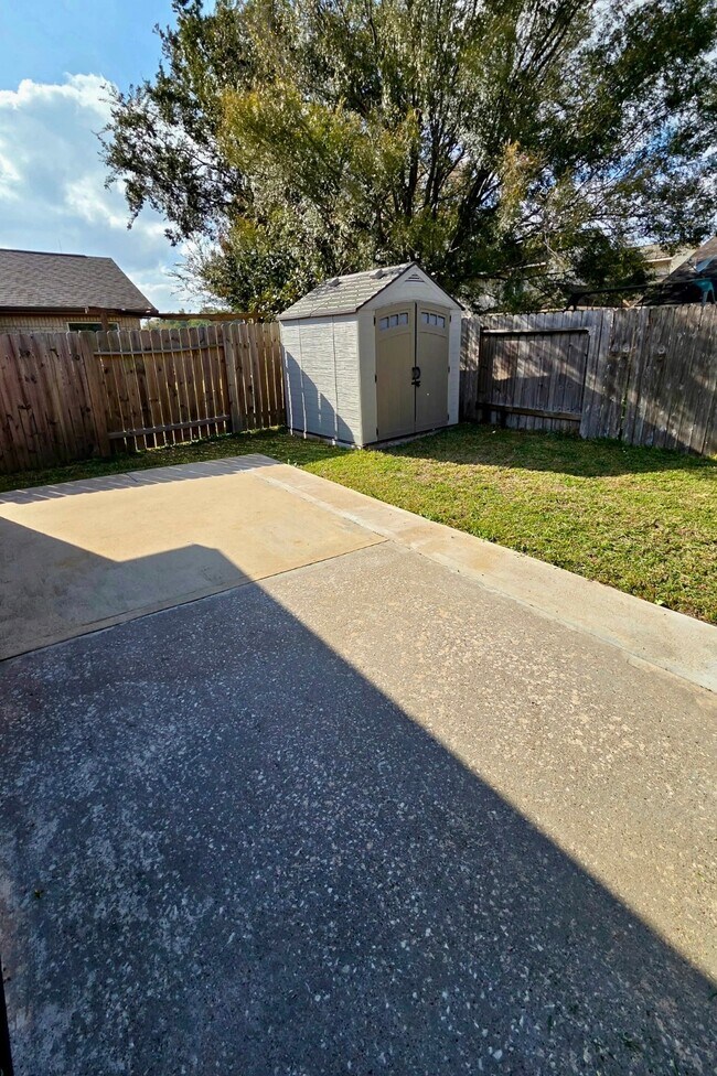 Building Photo - 21110 Machall Manor Ct