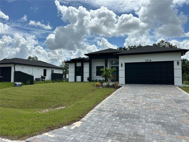 Building Photo - 1214 Cherry St E