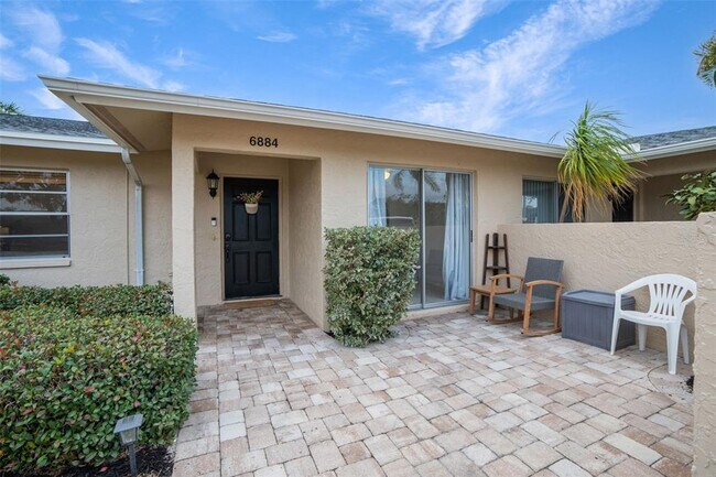 Building Photo - 6884 W Country Club Ln