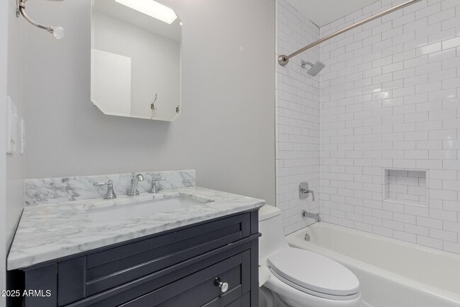 Building Photo - 5001 E Mitchell Dr