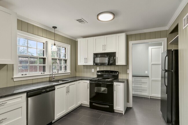 Building Photo - Druid Hills Charmer Available NOW!
