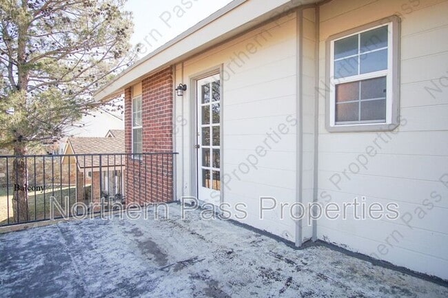 Building Photo - 7317 Luz De Lumbre Ave