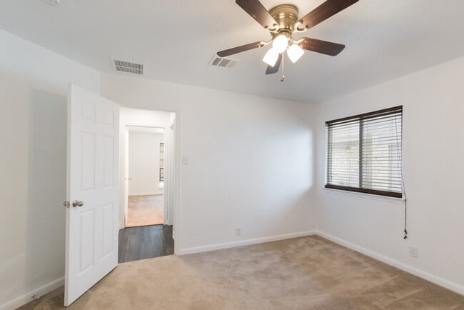 Building Photo - Beautiful 3 BR/2 bath home in Avery Park ready for immediate move in!