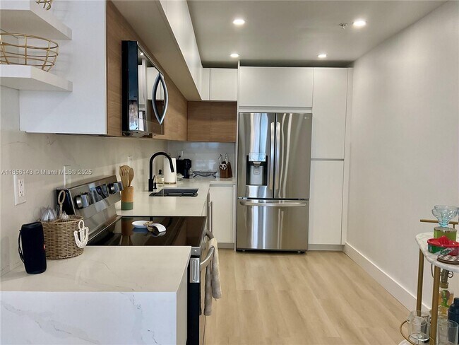 Building Photo - 3001 S Ocean Dr