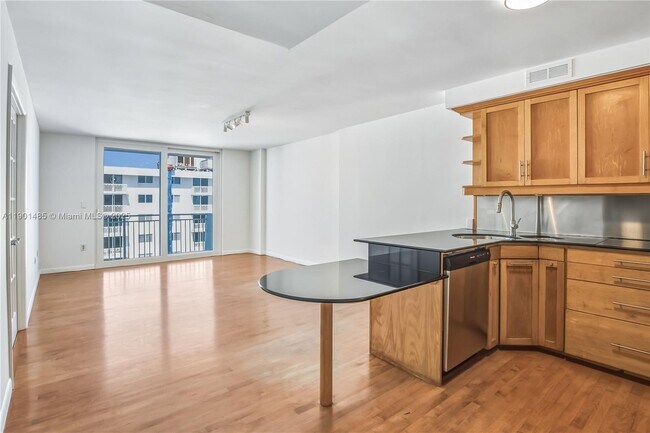 Building Photo - 345 Ocean Dr