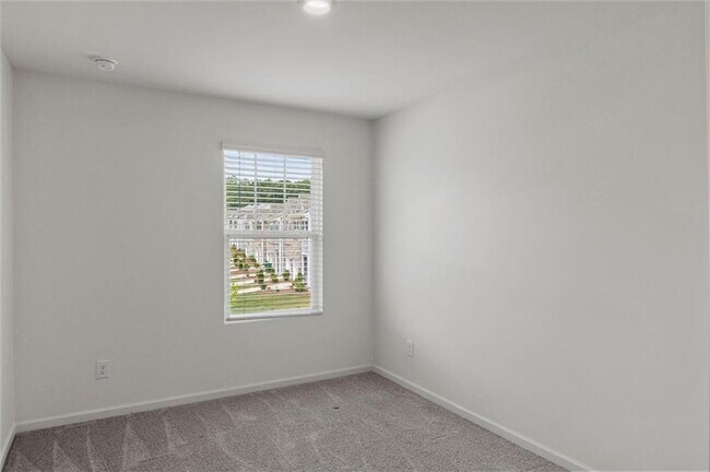 Building Photo - 595 Magnolia Cir
