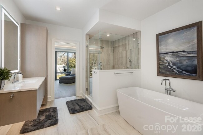 Building Photo - 616 Queens Rd