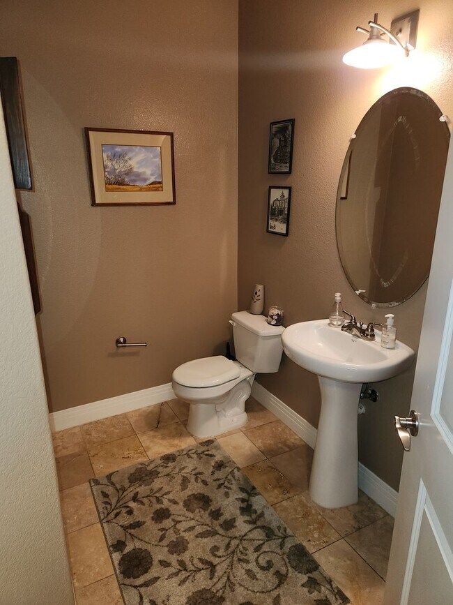 Building Photo - LOCATION, FULLY FURNISHED and LUXURY! Cher...