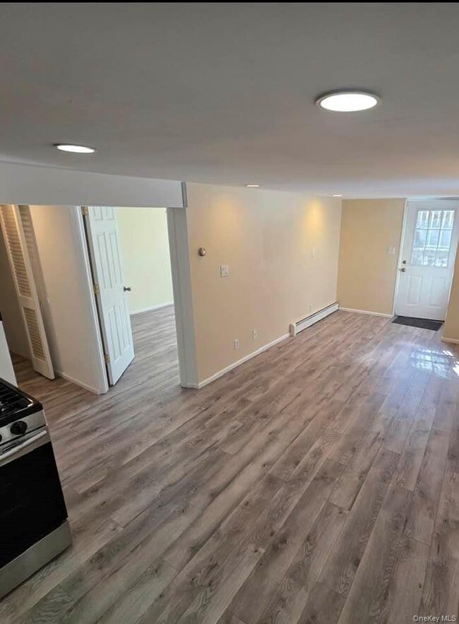 Building Photo - 37 Knollcrest Ave