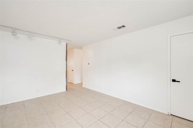 Building Photo - 3306 Dolphin Dr