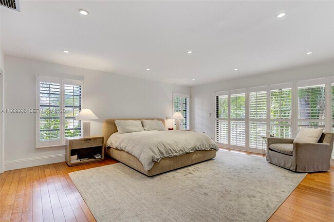 Building Photo - 8118 Los Pinos Blvd