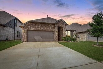 Building Photo - 656 Bethpage Dr