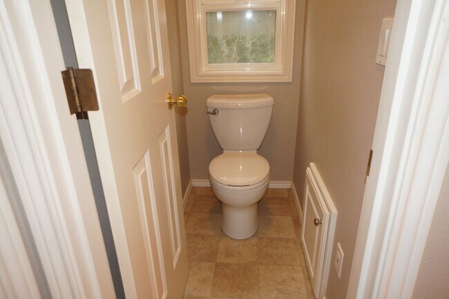 Building Photo - NW Portland Forest Heights Beauty. Flat backyard!