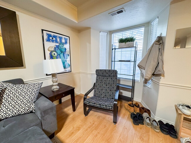 Building Photo - 582 N 500 E
